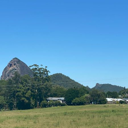 Ark Accommodation Glass House Mountains Bagian luar foto