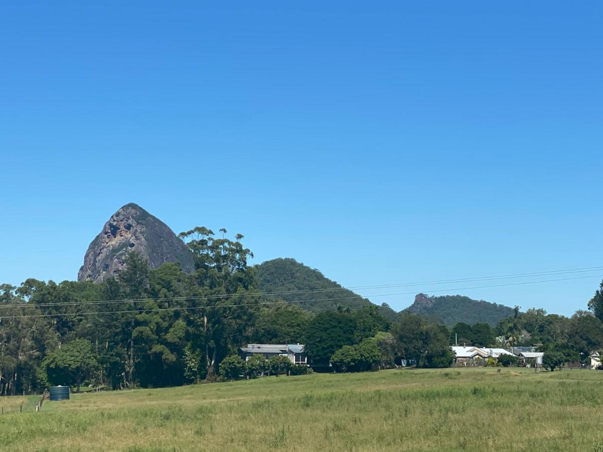 Ark Accommodation Glass House Mountains Bagian luar foto