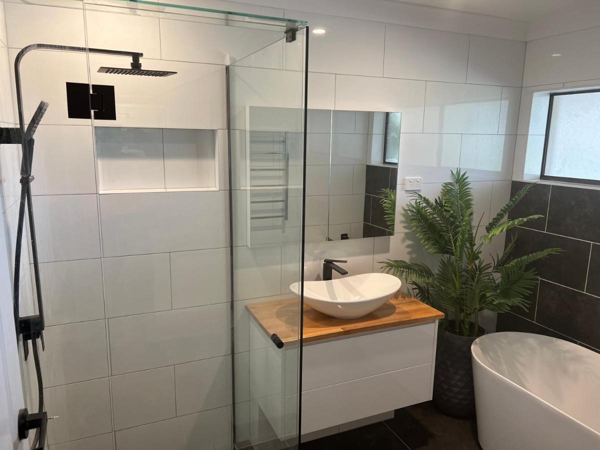 Ark Accommodation Glass House Mountains Bagian luar foto